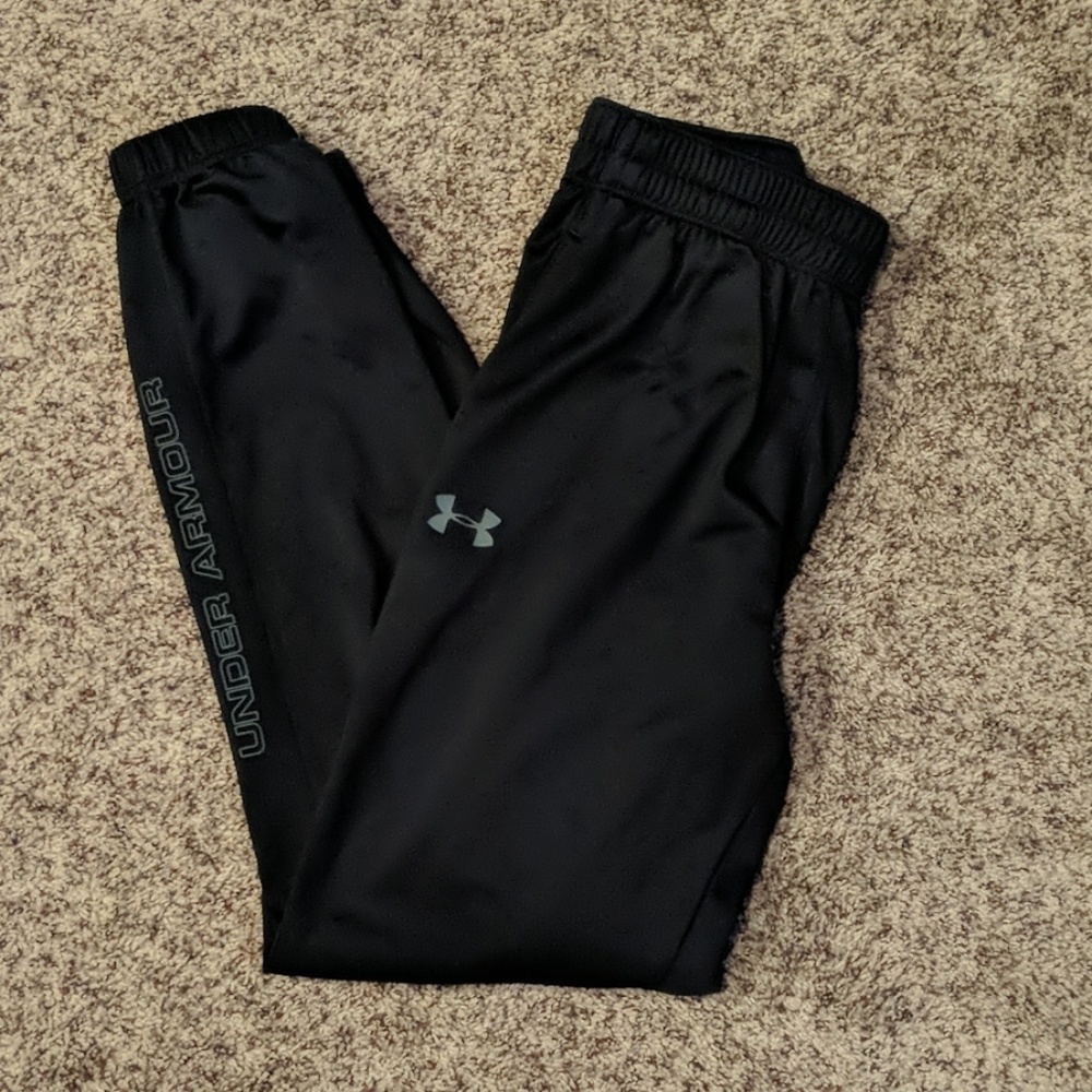 Black Under Armour sweatpants size Med